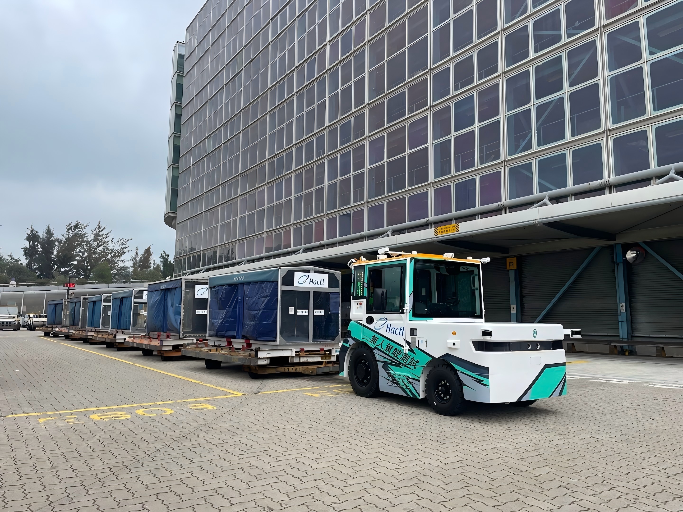 Westwell fully autonomous electric tow tractor supporting air cargo handling operations at Hong Kong International Airport